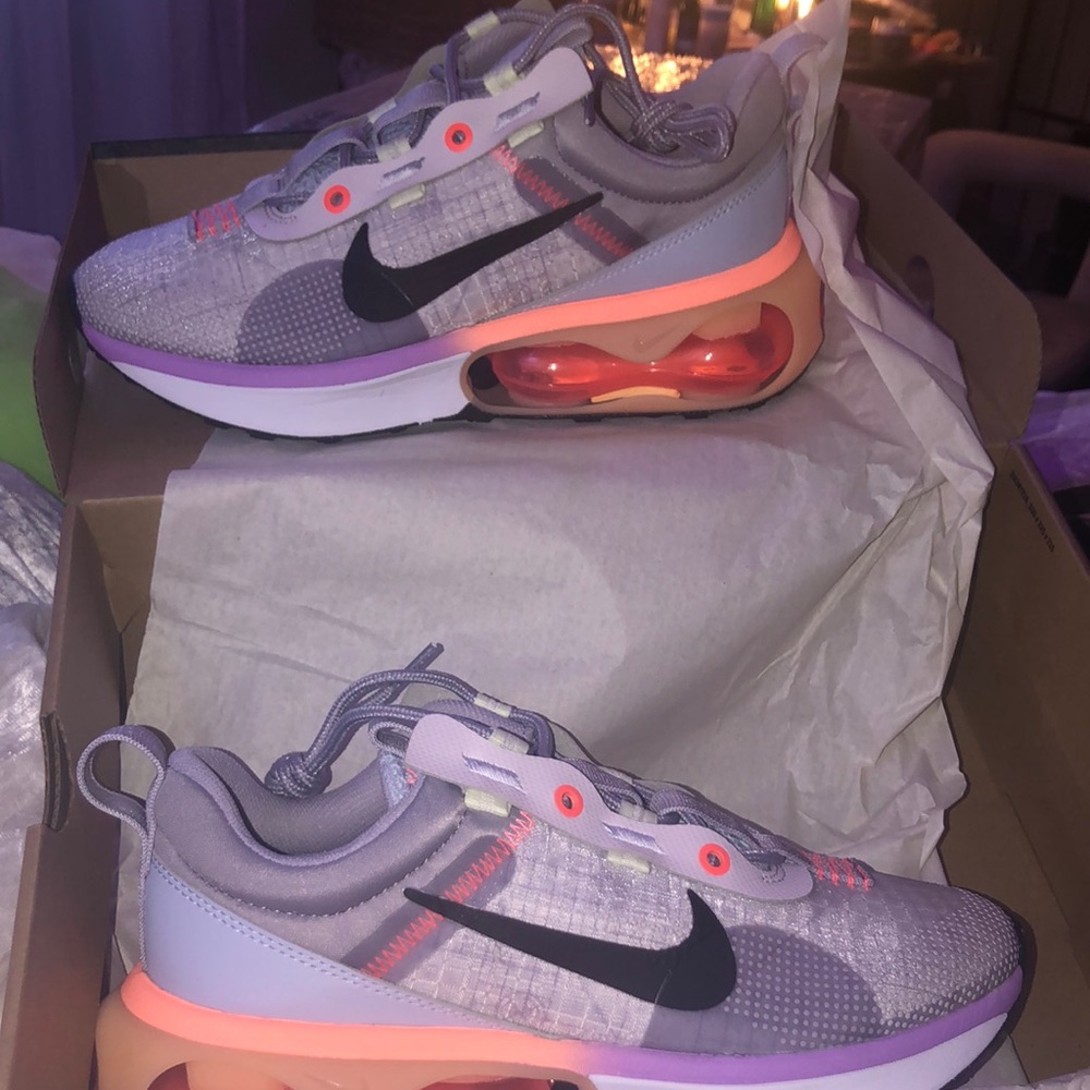 Women’s Airmax 2001… Venice/black lime ice ghost size 8. Brand new only tried on
